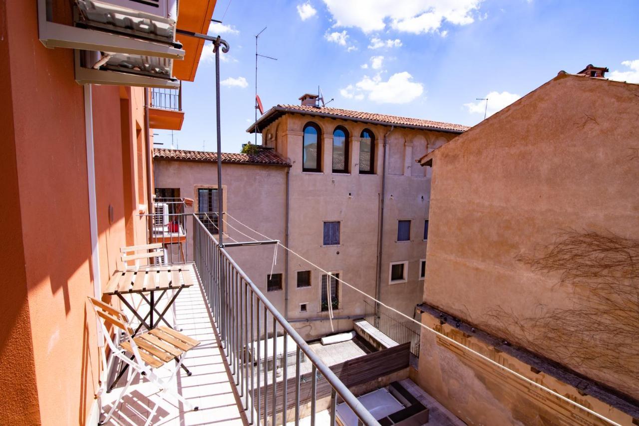 Relais Emilei Apartment Verona Bagian luar foto